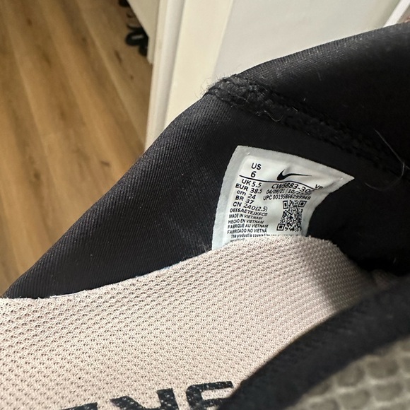 Nike Flyease women’s size 6 - Picture 8 of 8